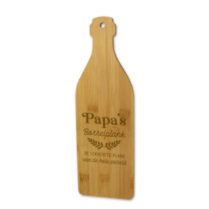 Wijnplankje - Papa. Bamboe wijnplank in de vorm van een wijnfles met borrelhapjes.
